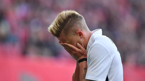 Philipp Max muss beim Hinrundenfinale des FC Augsburg passen