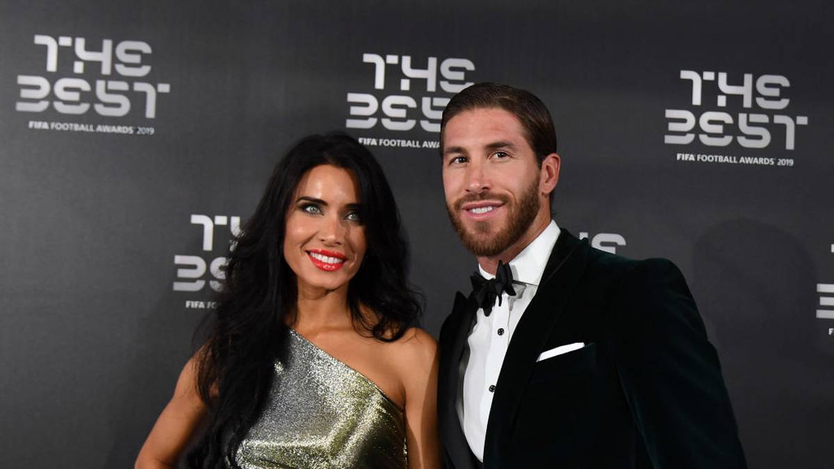 Real-Innenverteidiger Sergio Ramos setzte lieber auf einen klassischen Anzug, als auf extravagante Kleidung. Ramos war in Begleitung seiner Frau Pilar Rubio in die Modestadt gekommen 