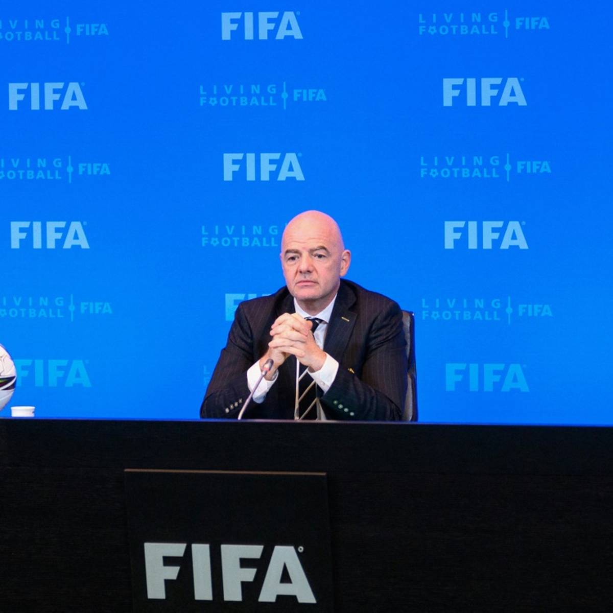 FIFA-Präsident Gianni Infantino ist nach seiner abstrusen Afrika-Aussage zur Verteidigung seiner umstrittenen WM-Pläne zurückgerudert.