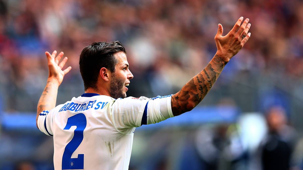 Dennis Diekmeier vom Hamburger SV ist der alleinige Rekordhalter für die meisten Bundesligaspiele ohne eigenen Treffer.. Der Verteidiger blieb in acht Spielzeiten für den HSV und einer für den 1. FC Nürnberg in insgesamt 183 Spielen torlos