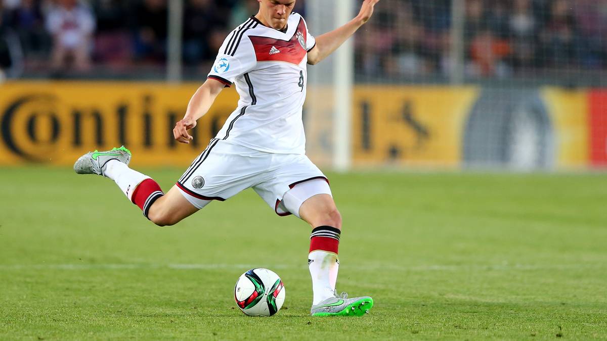 MATTHIAS GINTER: Wird zum ersten Mal auffällig, als er nach einer halben Stunde nach Meyer-Ecke per Kopf nicht genau genug zielt. In der Defensive zur Stelle, wenn er gebraucht wird - SPORT1-Note: 3