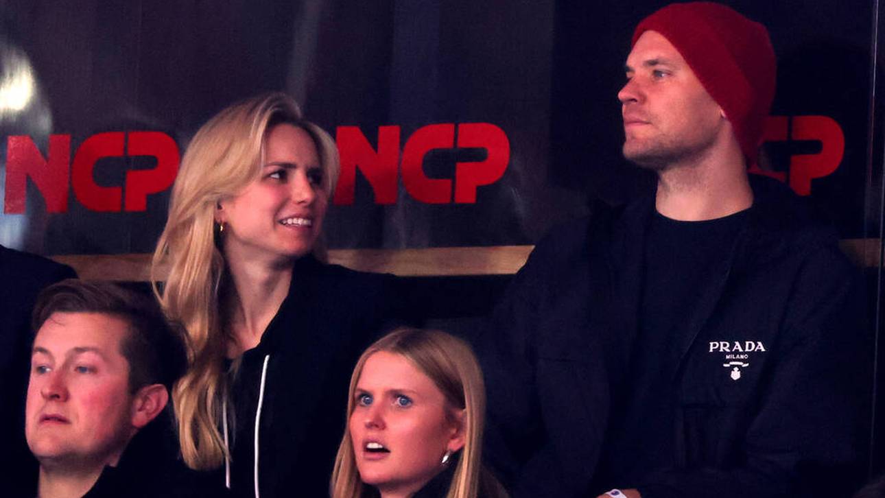 Neuer mit Freundin auf Tribüne