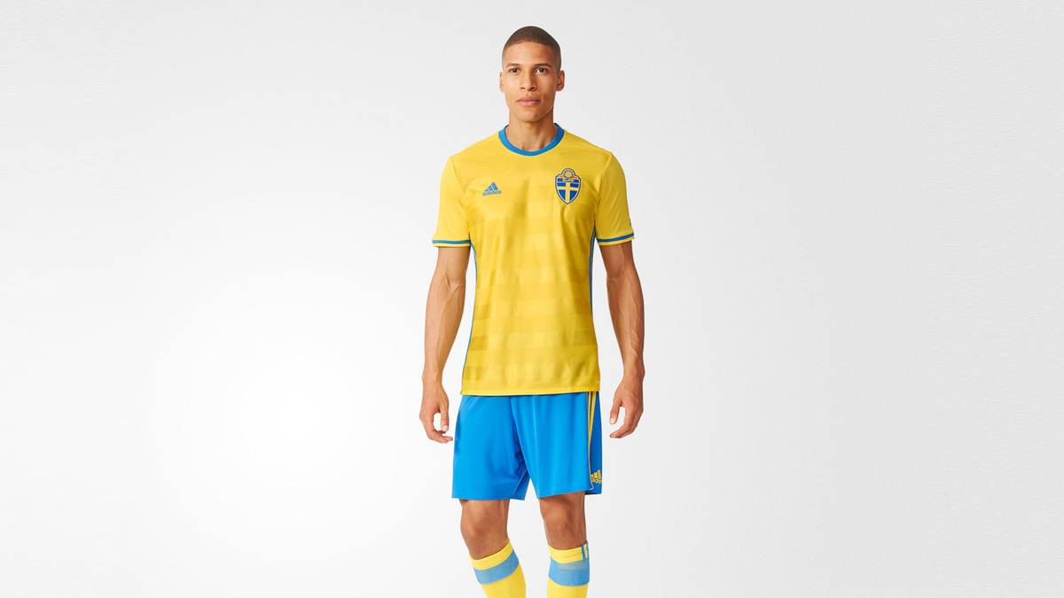 Mit der blauen Hose hat die schwedische Spielkleidung gewisse Ähnlichkeiten mit dem Trikot der Brasilianer