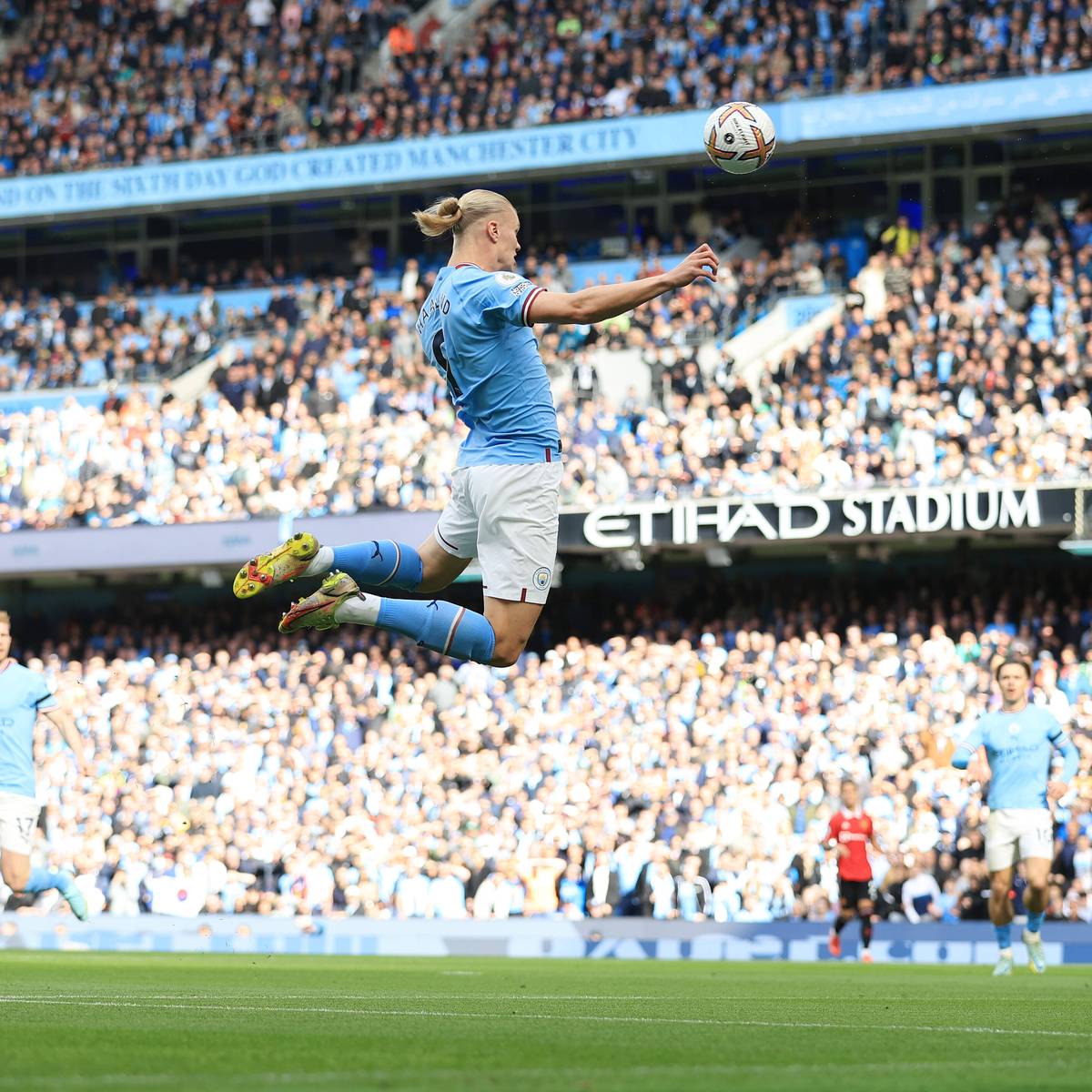 Auch bei Manchester City ist Erling Haaland nicht aufzuhalten. Die Skyblues ziehen deswegen einen erstaunlichen Schritt in Erwägung. 