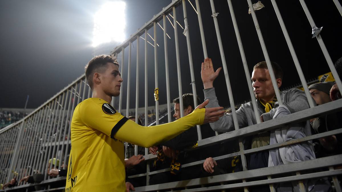 FALSCHES VERSPRECHEN - ADNAN JANUZAJ (20, Leihe 2015/16): Der Belgier galt mal als das größte Talent des europäischen Fußballs. Zeigte nach seiner Leihe von ManUnited auch gute Ansätze, aber keinerlei Konstanz. Kehrte nach einer Saison nach England zurück und ist momentan nach Sunderland weiterverliehen