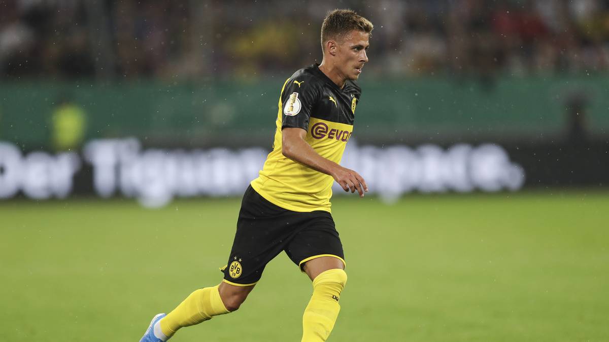 BELGIEN (9): Spieler aus Belgien scheinen sich in der Bundesliga ebenfalls sehr wohl zu fühlen. Neun Spieler aus dem Land des WM-Dritten sind hierzulande vertreten. Nationalspieler Thorgan Hazard und Mannschaftskollege Axel Witsel (beide Borussia Dortmund) sind die belgischen Aushängeschilder