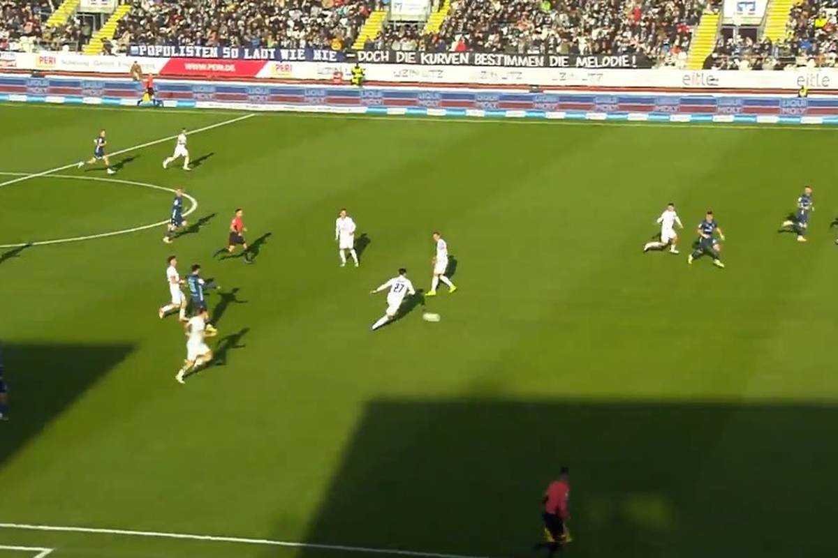 Blitztor nach 22 Sekunden! Aber was macht die Abwehr hier?