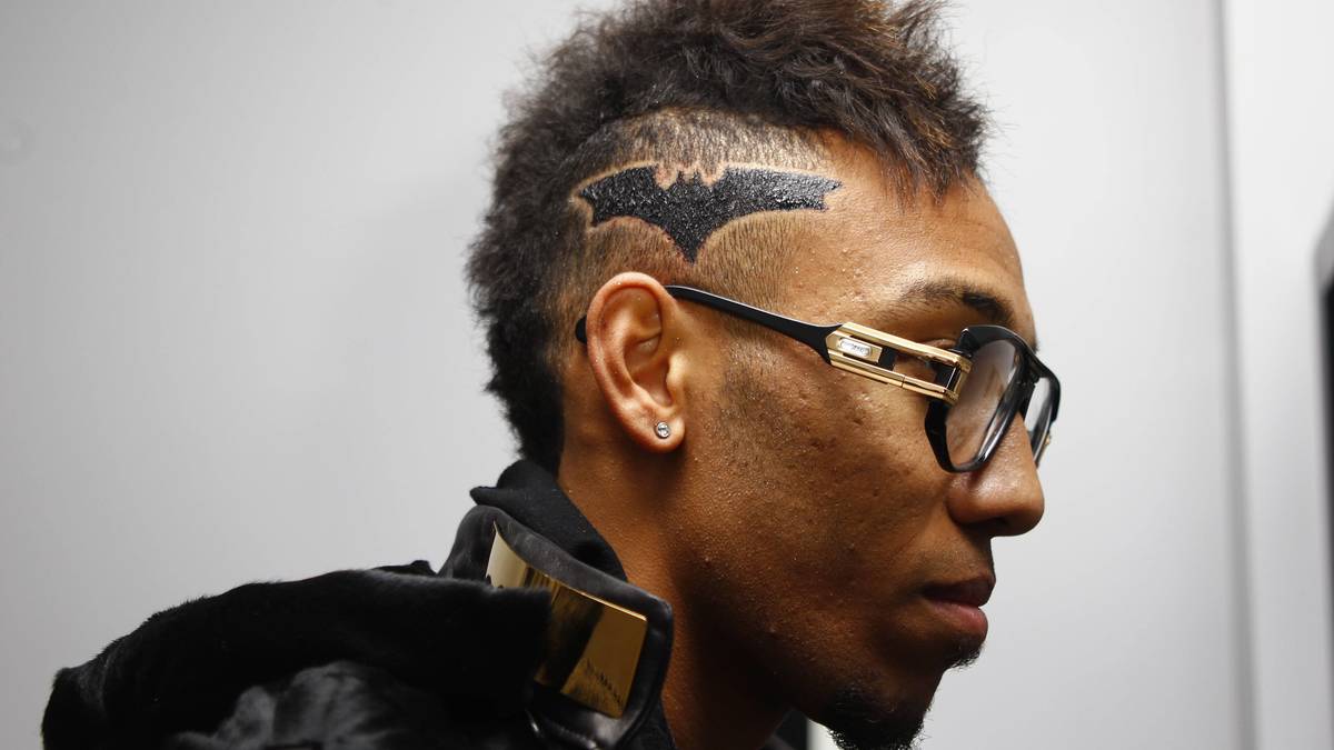Batman als Frisur: Pierre-Emerick Aubameyang hat ein Faible für ausgefallenes Styling. Für die extravaganten Kreationen betreibt der Gabuner immer wieder einen enormen Aufwand. SPORT1 zeigt Dortmunds Torjäger, der im Revierderby gegen Schalke erneut traf und sein Tor per Batman-Jubel feierte, in Bildern