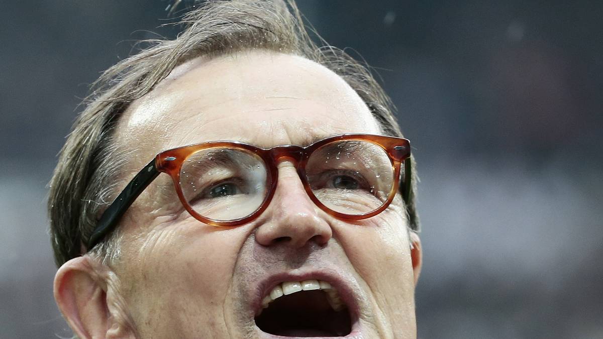 EWALD LIENEN (TRAINER): Den Saisonauftakt mit St. Pauli setzte "Zettel-Ewald" ganz schön in den Sand. Hat bestimmt nichts dagegen, dass es mal nicht um Punkte geht. Bei den Fans aber nach wie vor äußerst beliebt