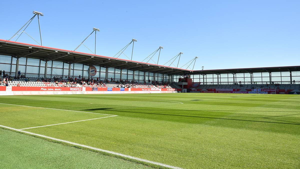 Der nächste Mann im Stühlerücken auf dem Bayern-Campus wäre dann Alexander Moj, der zur U16 hochrücken würde. Der bisherige Trainer der U14 wurde diese Saison mit seiner Mannschaft Meister in der NLZ-Förderliga. Peter Wenninger ist weiterhin als Trainer der U15 eingeplant