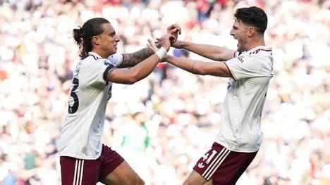 Ricardo Calafiori (l.) jubelt mit Declan Rice