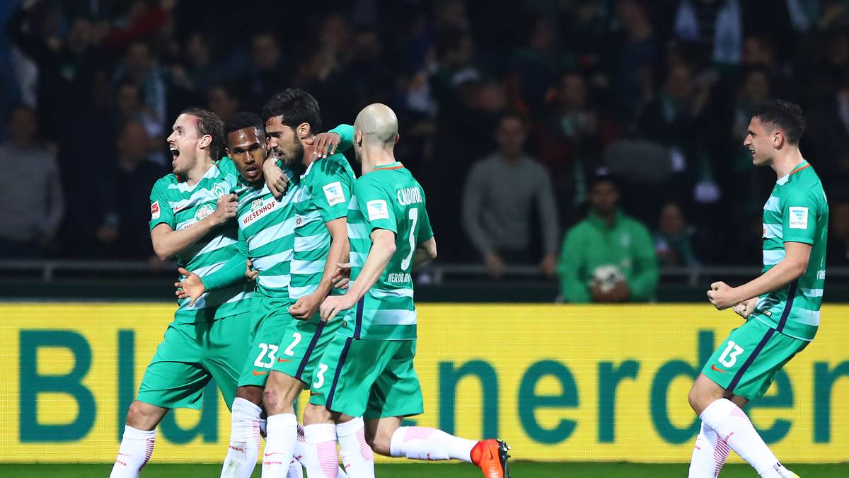 Theodor Gebre Selassie ist in der 24. Minute nach einer Flanke von Zlatko Junuzovic zur Stelle und vollendet per Kopf zur verdienten 1:0-Führung für die Gastgeber