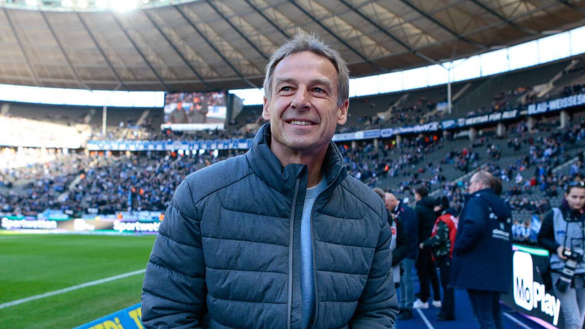 Klinsmann übernimmt 2004 das DFB-Team und legt den Grundstein für das "Sommermärchen" bei der Heim-WM 2006. 2011 bis 2016 ist er Nationaltrainer der USA. Im November 2019 steigt er im Aufsichtsrat bei Hertha BSC Berlin ein, übernimmt wenig später auch als Trainer und schmeißt alle Posten im Februar hin. 