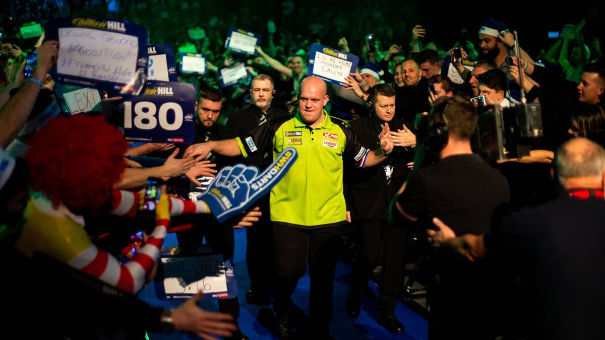 WM-SPIELE MIT ÜBER 100er-AVERAGE: Der Alexandra Palace ist sein Wohnzimmer. Der Finalsieg bei der WM 2019 ist sein 19. WM-Match mit einem Average über 100 Punkte in Folge! Insgesamt ist er mit 28 WM-Spielen über 100 auf halben Weg zu Rekordhalter Phil Taylor (56)