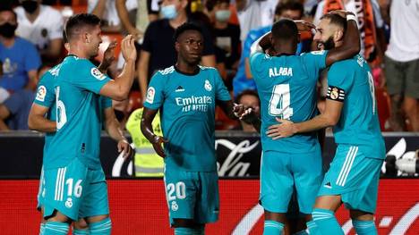 Karim Benzema (r.) erzielte den späten Siegtreffer für Real Madrid