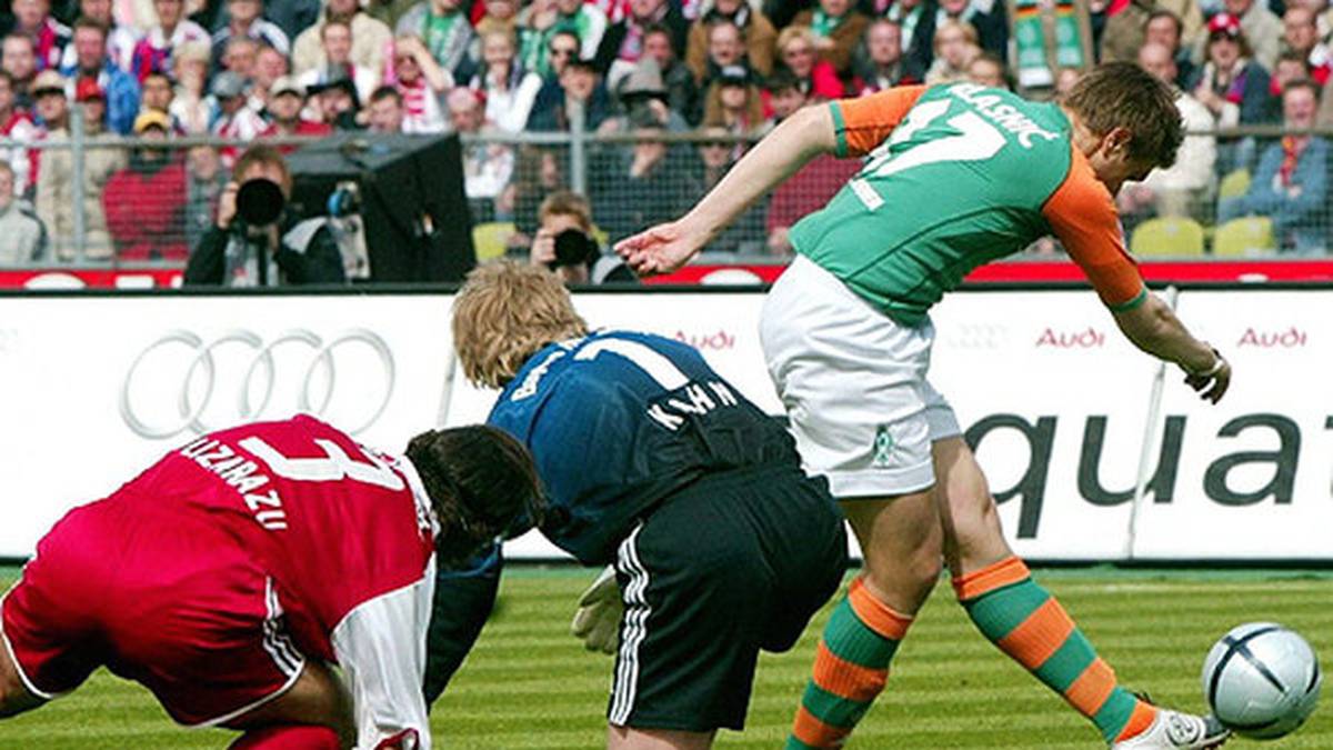 Sportlich bleibt Bremen in der Ära nach Lemke ein ernstzunehmender Konkurrent. Den größten Erfolg gegen den Erzrivalen erringen die Bremer 2004. Im Olympiastadion siegt Werder am 32. Spieltag 3:1 und wird Meister