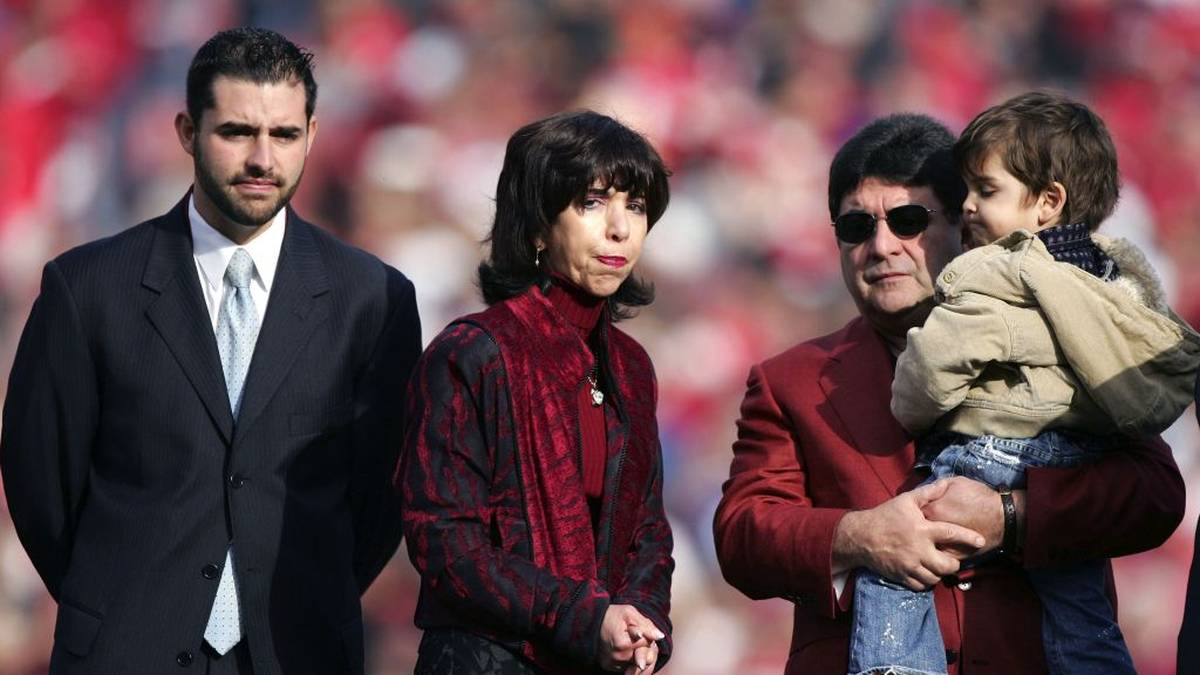 Ende der 90er bekamen die 49ers auch neue Besitzer. Denise DeBartolo und ihr Mann John York beerbten DeBartolos Bruder Edward. Die Weichen für eine neue Ära waren gelegt