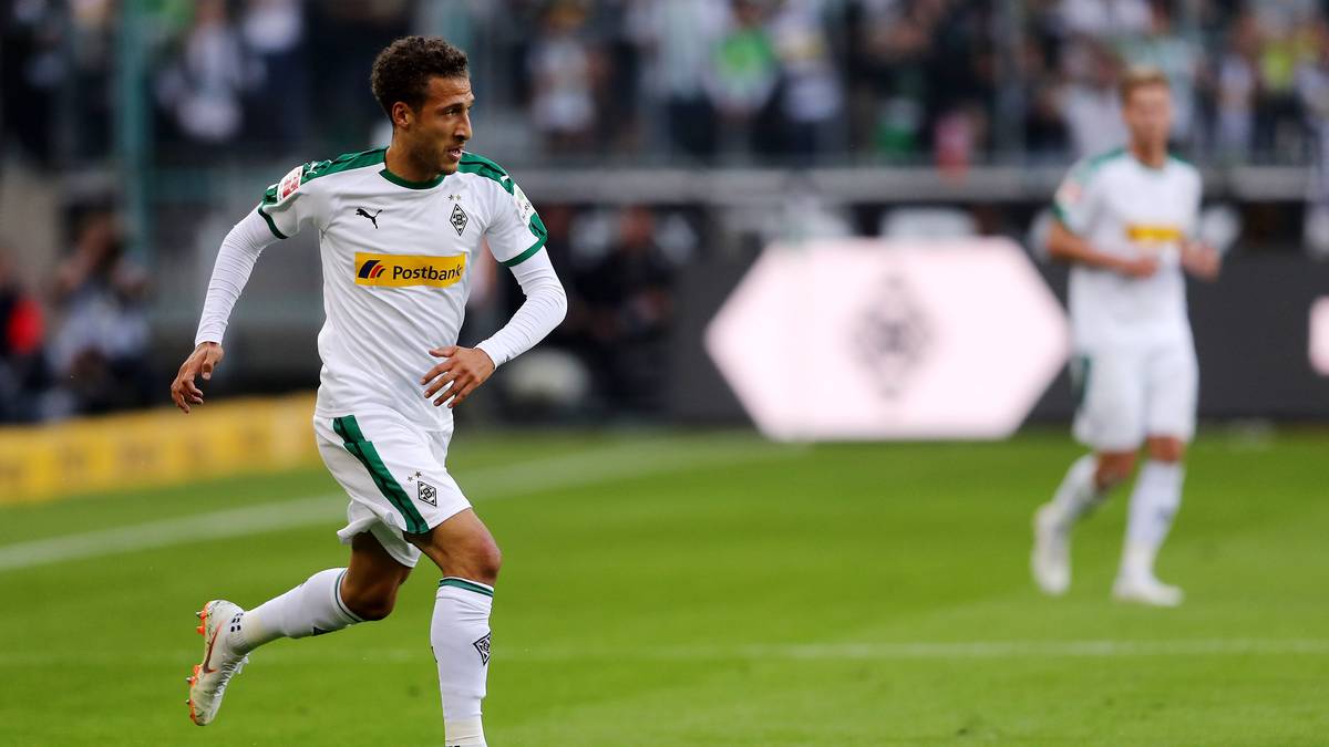 FABIAN JOHNSON: Lief auf der für ihn ungewohnten Position des Rechtsverteidigers auf. Defensiv nicht immer sicher, versuchte im Zusammenspiel mit Herrmann nach vorne Akzente zu setzen.  SPORT1-Note: 4