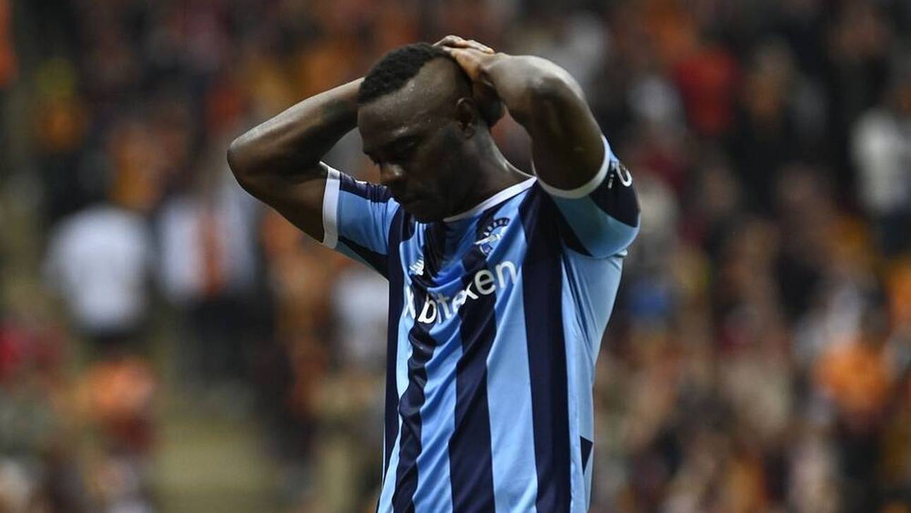 Skandal-Stürmer sorgt für Aufsehen