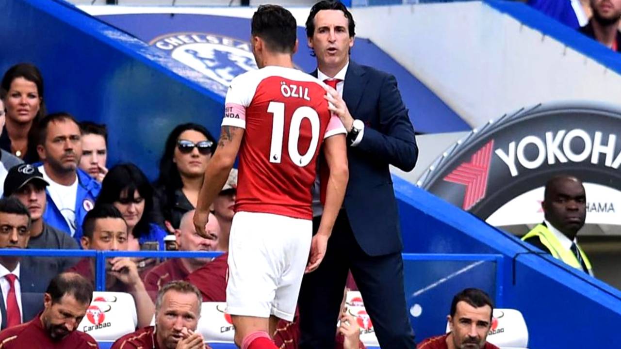 Newsflash: Unai Emery kritisiert Özil scharf