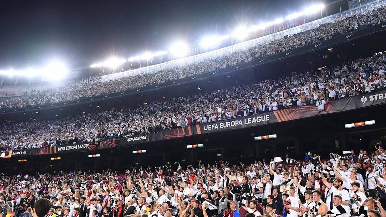 Rund 30.000 Eintracht-Fans hatten im April 2022 das Camp Nou "eingenommen"