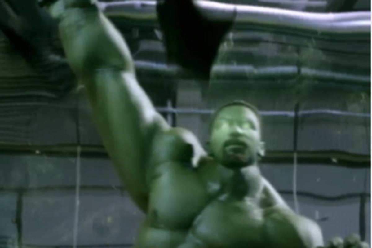 Zlatan Ibrahimovic scheint nach seiner Fußballkarriere ein neues Hobby gefunden zu haben. In einem Imagefilm für ein Padel-Center wird er zur Comicfigur Hulk.