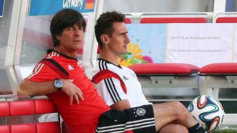 Miroslav Klose (r.) strebt eine Karriere als Trainer an