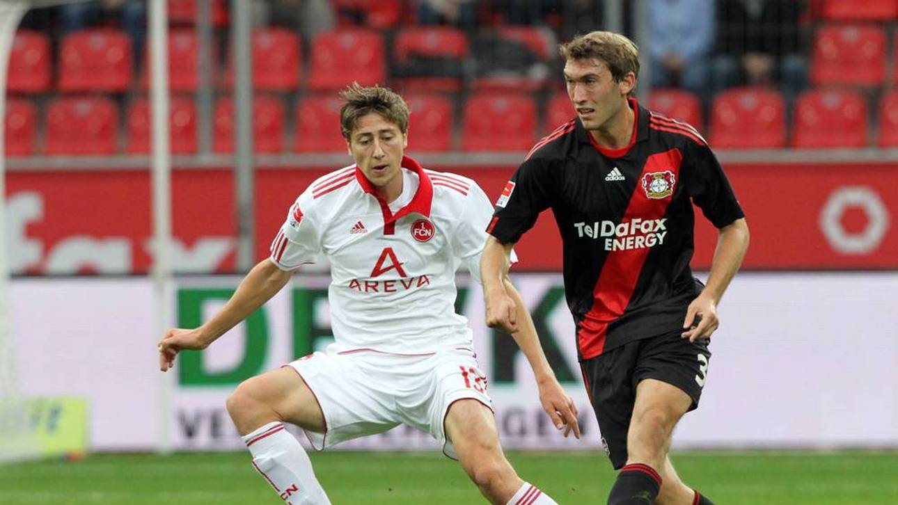 Jens Hegeler (l.) und Stefan Reinartz (r.) im direkten Duell