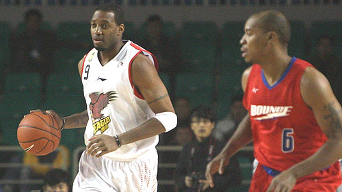 Mit 25,0 Punkten, 7,2 Rebounds und 5,1 Assists pro Partie mischt T-Mac die Liga auf und wird zum All-Star gewählt. Dem Team gelingen aber nur acht Siege