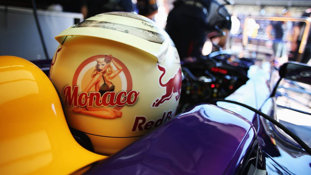Sebastian Vettel (2013, GP von Monaco): Etwas fürs Auge bietet Vettels Design beim Grand Prix in Monaco im Jahr darauf. Dank eines Thermo-Lacks kann sich die Damen auf seinem Helm je nach Temperatur obenrum entkleiden