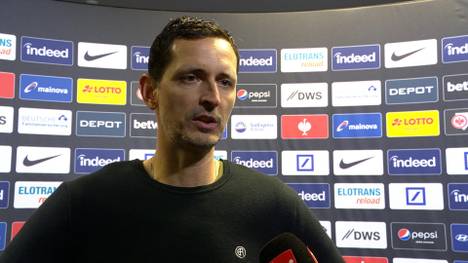 Nach dem Pokalaus in Saarbrücken hat sich Eintracht Frankfurt mit einem fulminanten 5:1-Sieg gegen den FC Bayern zurückgemeldet. Trainer Dino Toppmöller will aber nicht, dass sein Team jetzt abhebt.