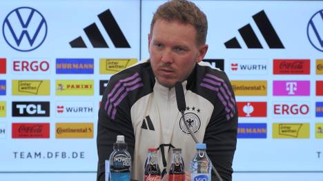 Bundestrainer Julian Nagelsmann erläutert, warum er Leroy Sané eigentlich nicht nominieren wollte und beschreibt die Entwicklung des Bayern-Stars.