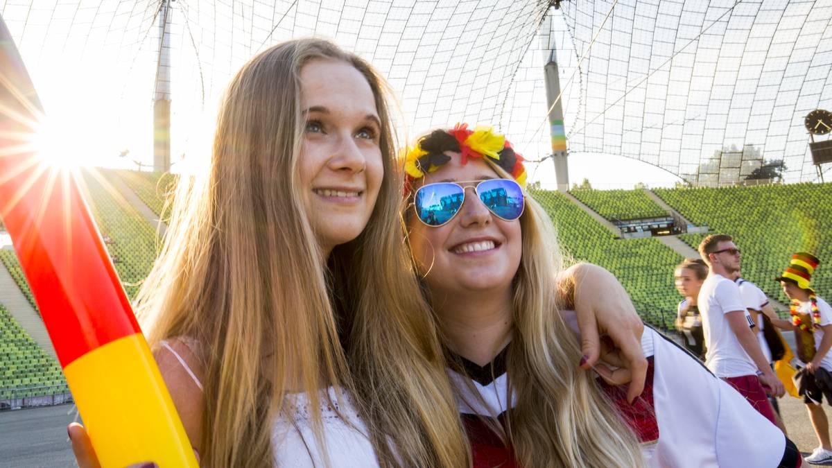 In München scheint die Sonne und die deutschen Fans fiebern dem Halbfinale entgegen