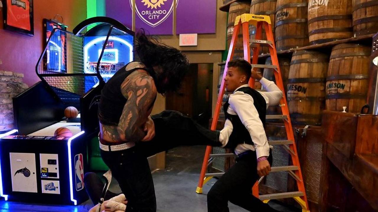 WWE SmackDown: Barkeeper greift Jeff Hardy in Bar Fight gegen Sheamus an