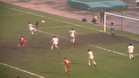 Yasuhiko Okudera wird 70! Der Japaner war der erste Asiate in der Bundesliga, spielte dort für Köln, Hertha und Werder Bremen und gewann einmal die Meisterschaft, sowie einmal den DFB-Pokal-Titel.