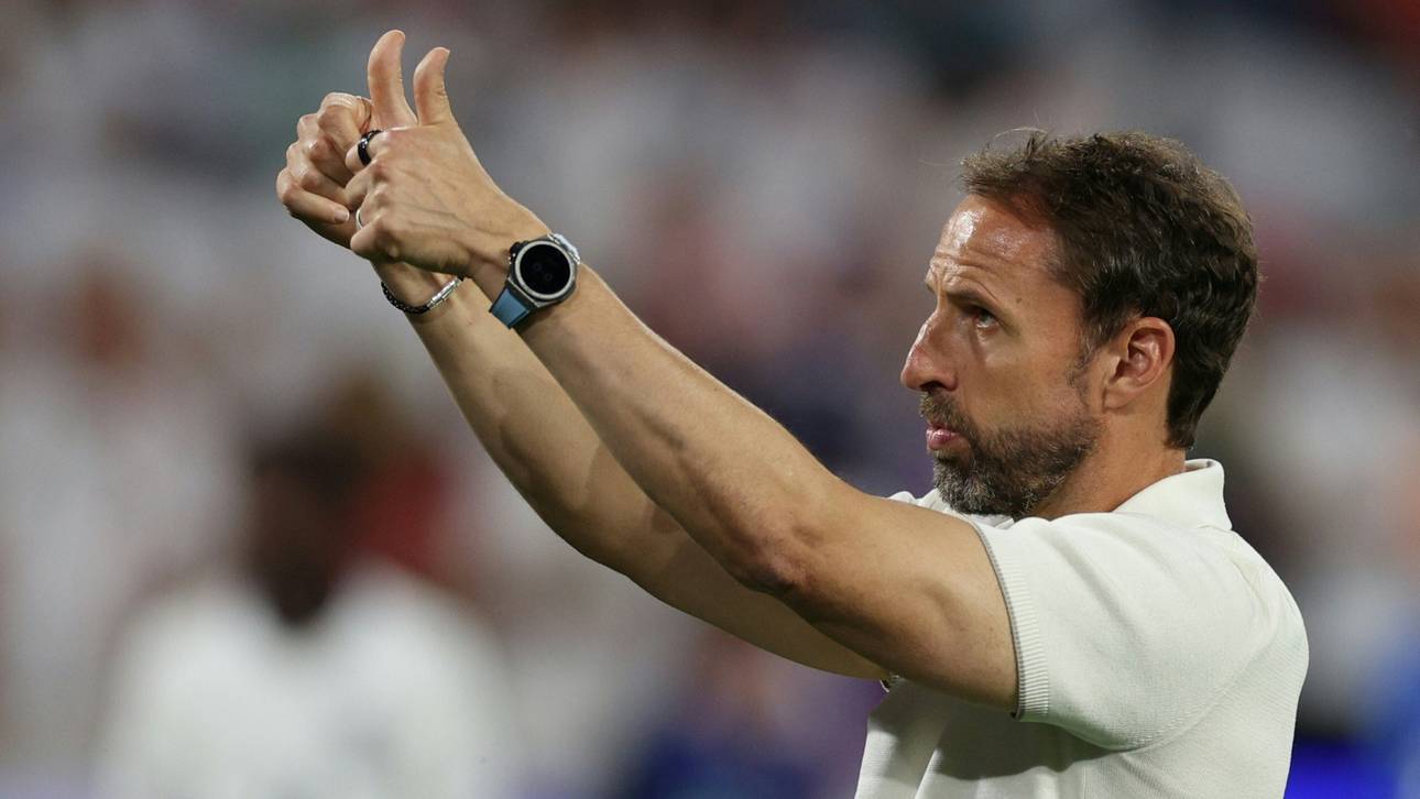 Pfiffe und fliegende Becher: Southgate in der Kritik