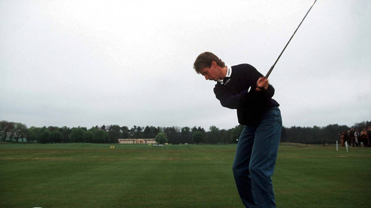 Zur Volkskammerwahl 1986 wird Weißflog von der Freien Deutschen Jugend (FDJ) nominiert - und bleibt auch später politisch aktiv. Bei der Stadtratswahl am 7. Juni 2009 erlangt Weißflog für die Oberwiesenthaler CDU ein Mandat. Seiner Heimat bleibt er seither treu, arbeitet als Hotelier in seiner Heimatstadt Oberwiesenthal und als Skisprung-Experte fürs Fernsehen