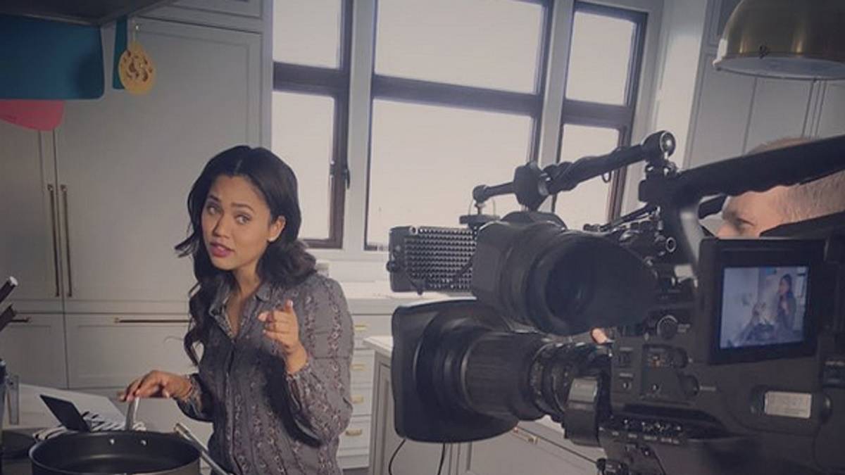 Inzwischen hat sie eine eigene Kochshow und eine Internetseite, auf der es ebenfalls um das Thema Essen geht