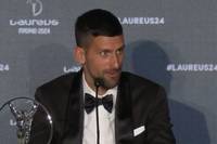 Novak Djokovic adelt bei den Laureus World Sports Awards seinen Kollegen Rafael Nadal. Der Serbe wünscht sich nochmal ein Spiel gegen den Spanier.