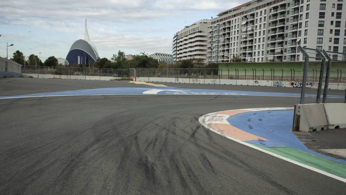 Jedes Jahr kamen immer weniger Zuschauer zum Grand Prix - 2012 verkündete die Stadt, das Projekt aus Kostengründen wieder einzustampfen. Nun herrscht im Hafen von Valencia wieder Normalbetrieb 