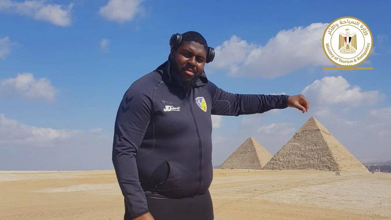 Kult-Koloss besucht Pyramide