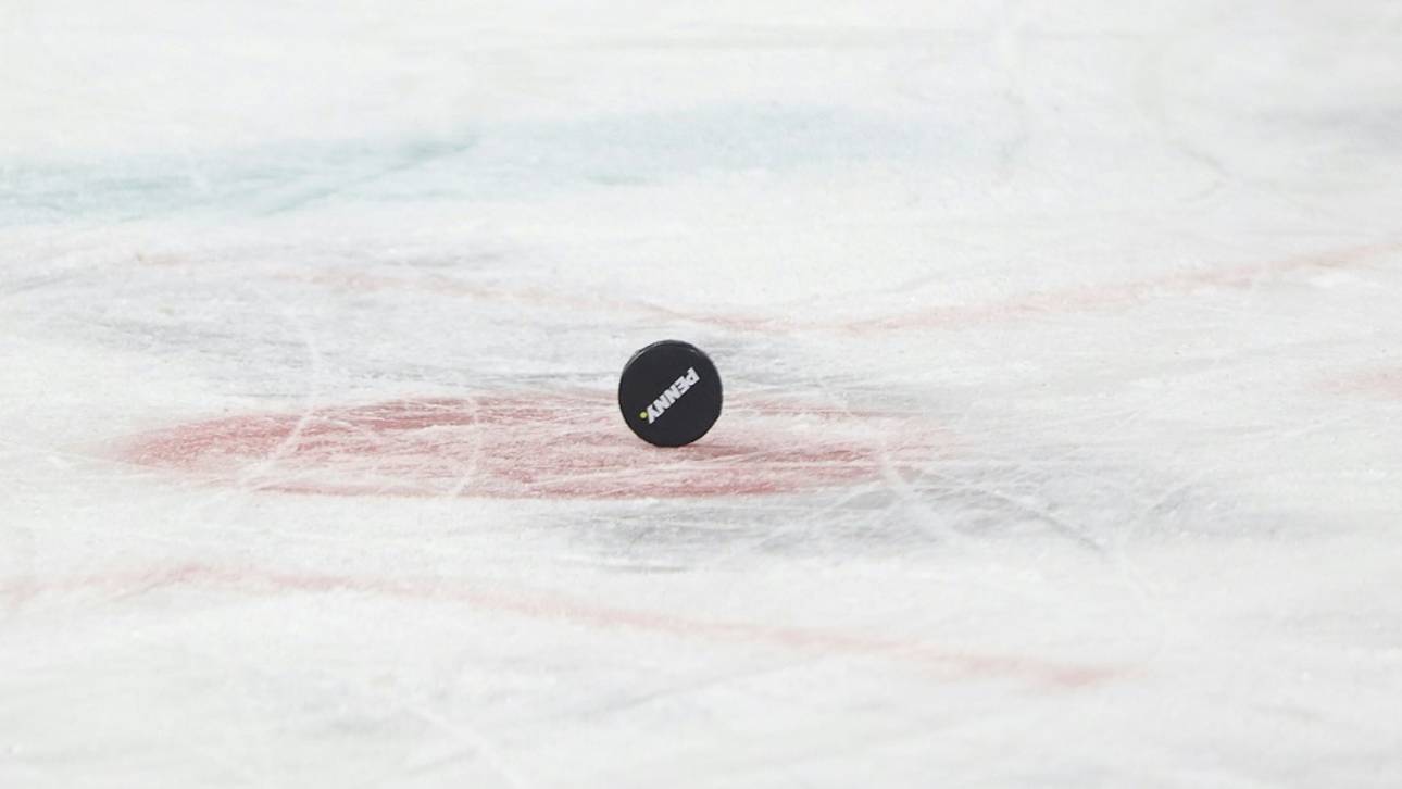 Spiel abgesagt! Eisfläche beschädigt