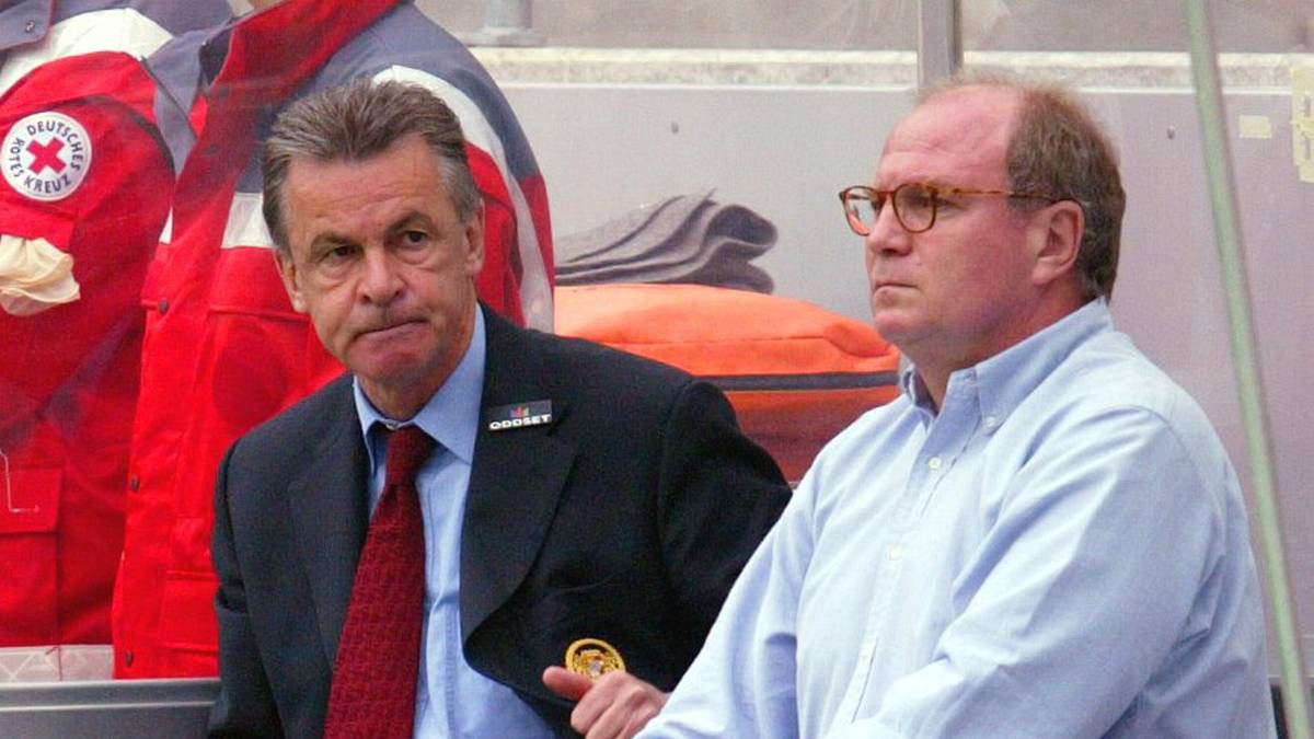 OTTMAR HITZFELD: "Der General" blieb anschließend sechs Jahre. Sein Vertrag war ursprünglich bis 2005 datiert, doch nach der verpassten Meisterschaft 2004 zog Uli Hoeneß nach wochenlangem Hin und Her einen vorzeitigen Schlussstrich