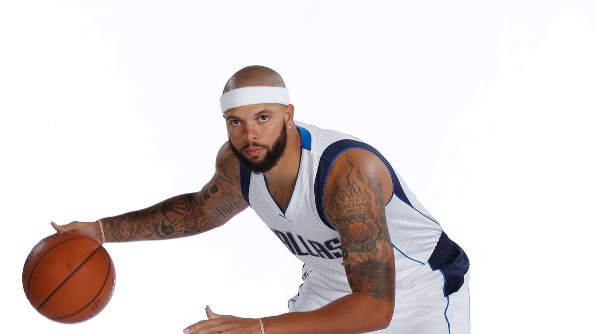 Deron Williams (Point Guard) - Vertrag bis 2017, Gehalt (15/16): 5 Millionen Dollar - Wird was lange währt noch gut? Der ehemalige All-Star landet mit drei Jahren Verspätung in seiner Heimat. Schon 2012 wollen die Mavs den Spielmacher, der aber für 100 Millionen in Brooklyn bleibt. Dort spielt er zuletzt schwach, eine Vertragsauflösung macht den Weg frei. 2014/15 sammelt der 31-Jährige im Schnitt nur 13 Punkte und 6,6 Assists, trotzdem ist er für die Mavs ein Upgrade