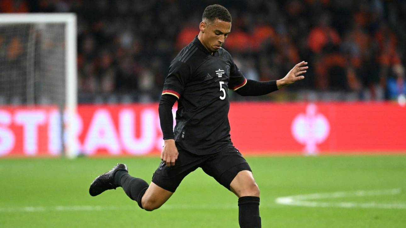 DFB-Star eröffnet Jugendzentrum in Afrika