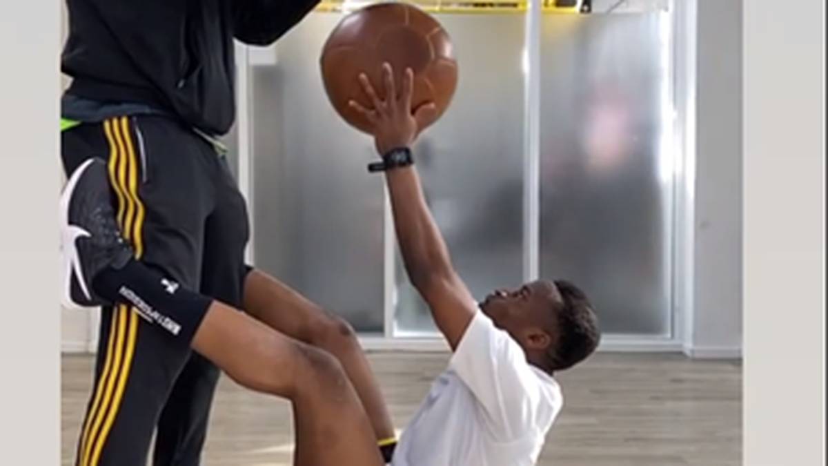 Stichwort Shooting Star: BVB-Juwel Youssoufa Moukoko traininert mit seinem Fitnesscoach