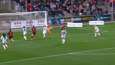 Bayer 04 Leverkusen verliert nach zwei Platzverweisen deutlich gegen den VfL Wolfsburg mit 1:5. Die Wölfinnen bleiben mit 16 Punkten erster Verfolger der Bayern-Frauen.