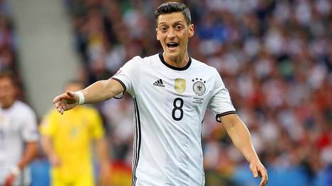 Mesut Özil beim EM-Auftakt gegen die Ukraine
