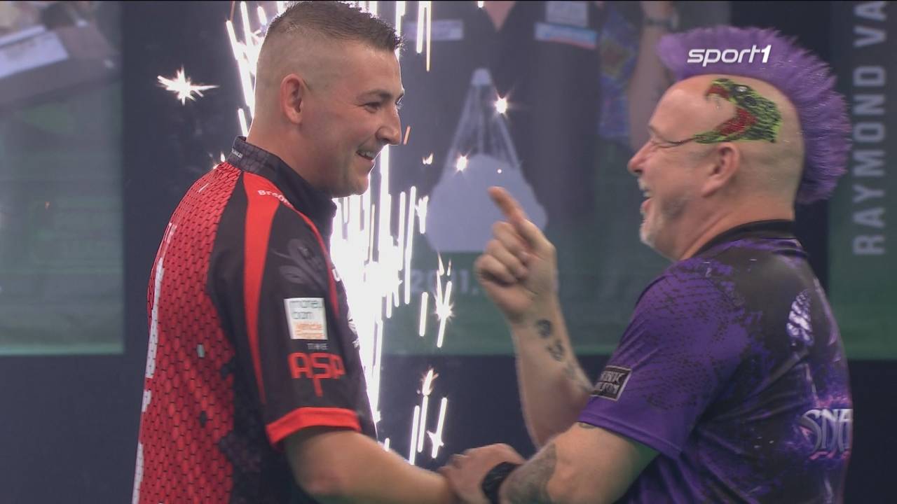 Darts Premier League: Nathan Aspinall besiegt Peter Wright mit 7:3