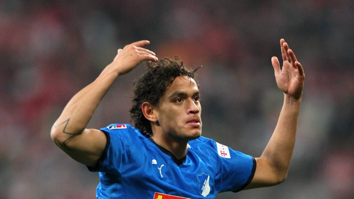 CARLOS EDUARDO: Im August 2007 holte Hoffenheim den Brasilianer für acht Millionen Euro, der damals teuerste Zweitliga-Transfer aller Zeiten. Der Stern des Offensivspielers stieg steil an, mit starken Leistungen spielte er sich in die brasilianische Nationalmannschaft